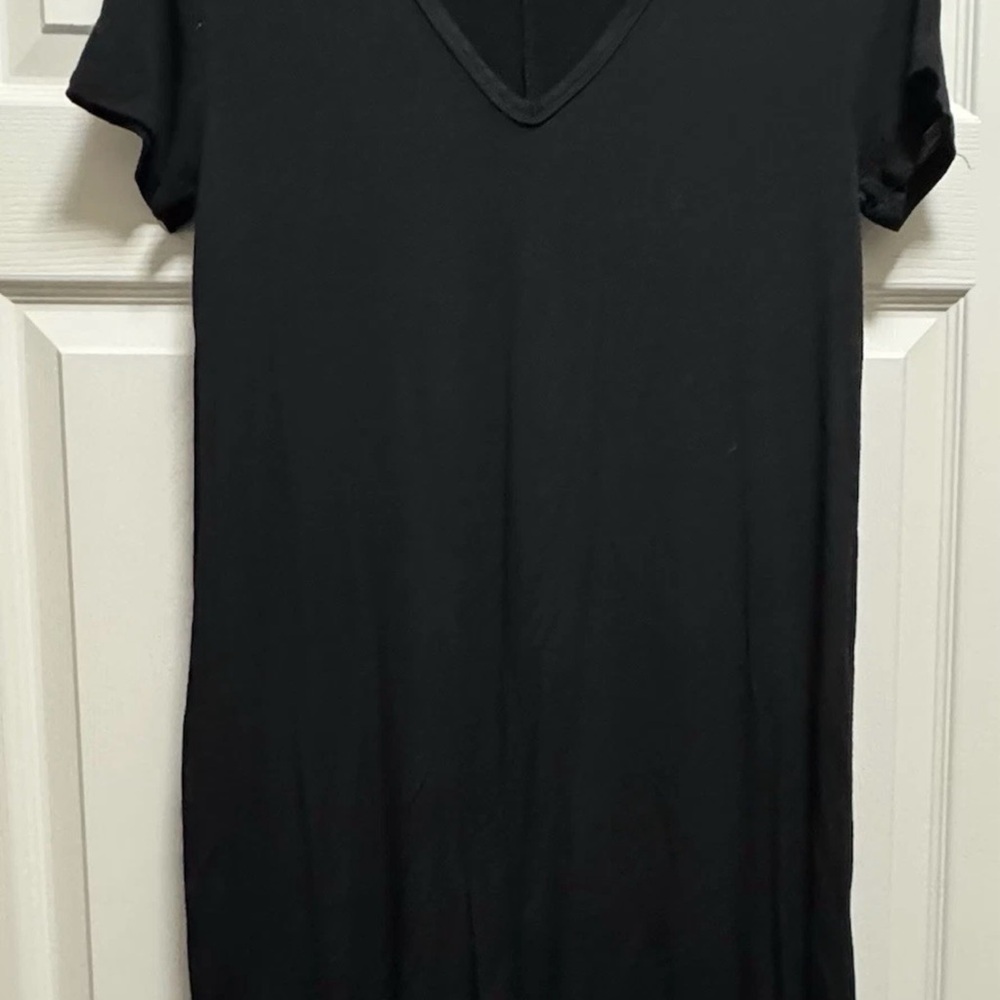 Olivia Rae Black Sheath Midi Dress V-Neck Short Sleeve
